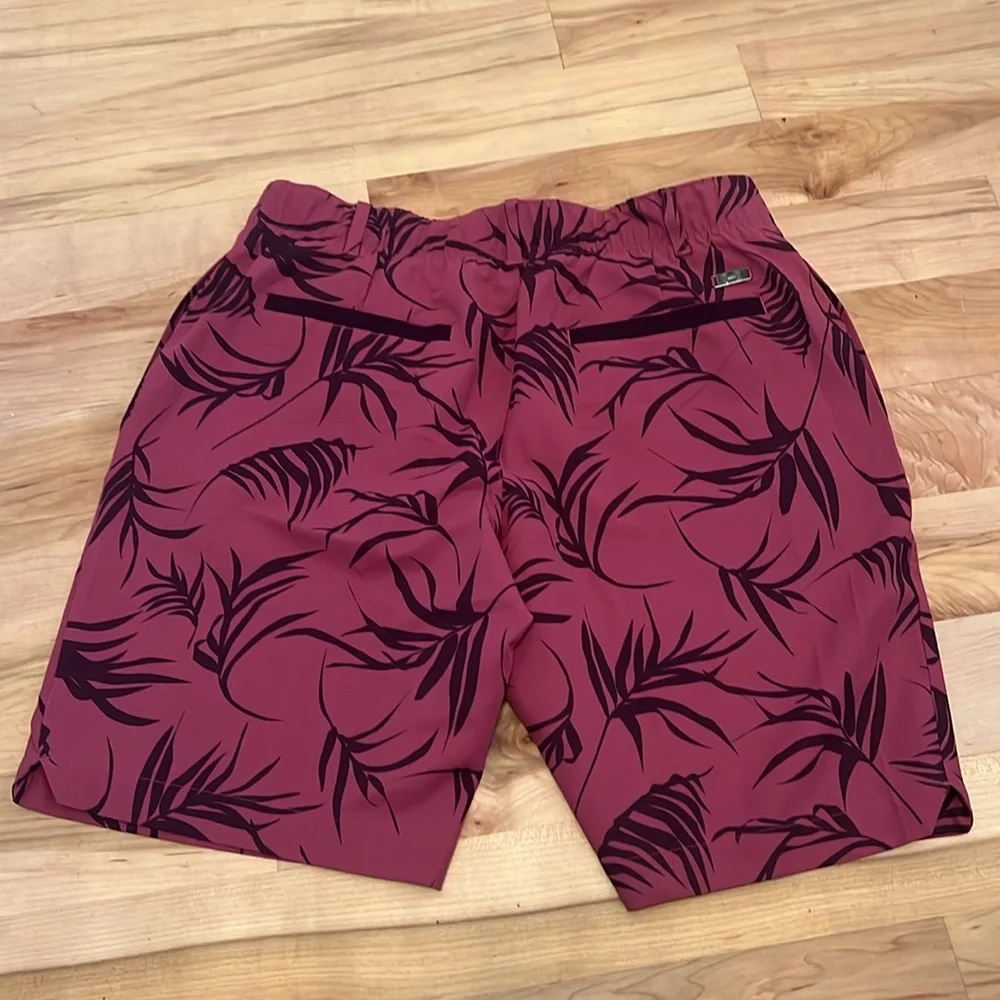 Under Armour Women’s Pink Quartz 9” Golf Shorts Size 8 NWOT
